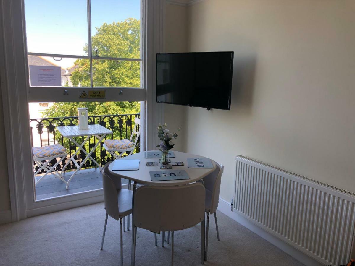 Wight On The Beach, Sleeps 4, Free Off Road Parking, Balcony With Sea Views Ryde  Exterior foto
